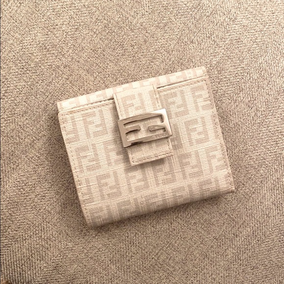 Vintage Fendi wallet - Picture 1 of 8
